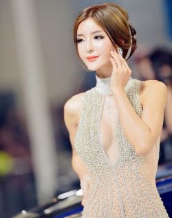 国产清纯美女被操流白浆